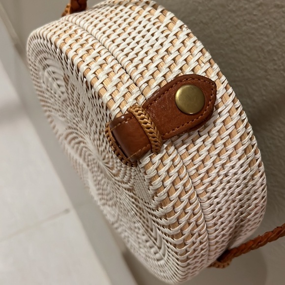 Round Raton Bag from Bali - Picture 3 of 4